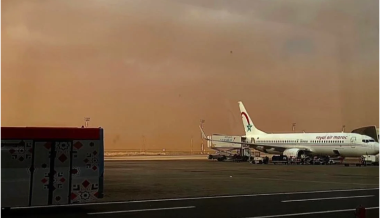 سوء الأحوال الجوية يتسبب في تحويل مسارات عدة رحلات جوية بالمغرب