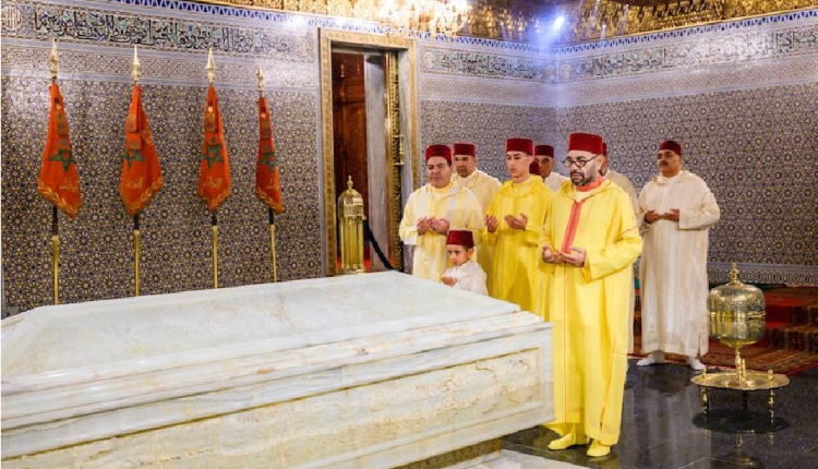 الملك محمد السادس يترحم على روح جده الطاهرة
