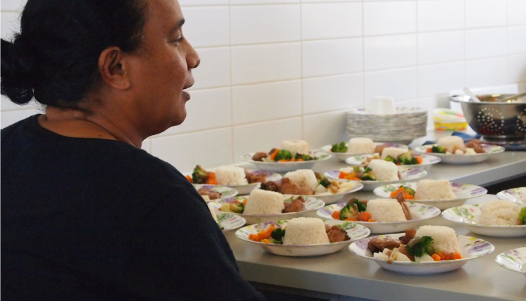 الحكومة ترفع قيمة المنح الدراسية وتلغي منحة المكملات الغذائية