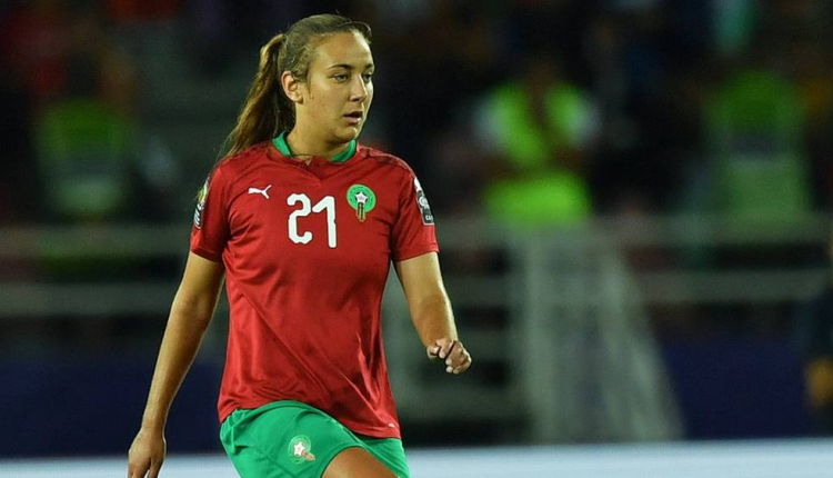 فالنسيا يضم ياسمين امرابط