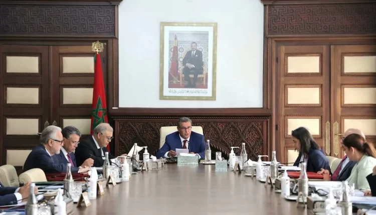 مجلس الحكومة برئاسة أخنوش: دراسة قوانين جديدة وتعيينات في مناصب عليا