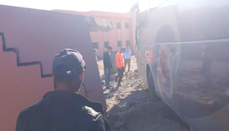 اصطدام حافلة لنقل المستخدمين بسور الملحقة الإدارية 19 ب"الدار البيضاء"