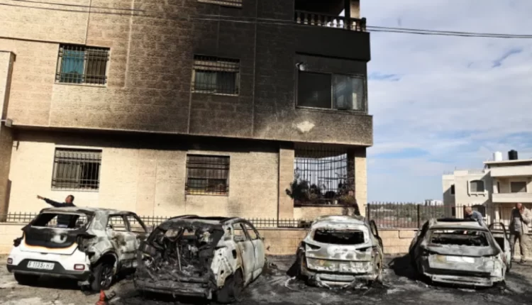 مستعمرون يهاجمون البيرة ودير دبوان: أحداث عنف تثير القلق في الضفة الغربية