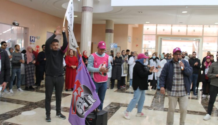 تازة: الأطر الصحية تُنفذ وقفات احتجاجية بسبب تسيير المندوب الإقليمي للصحة
