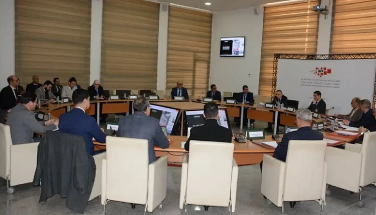 والي الخطيب الهبيل يترأس اجتماع المجلس الاداري للمركز الجهوي للاستثمار بوجدة