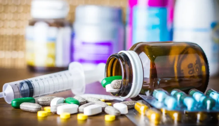 مهنيون في قطاع الصيدلة يشيدون بموقف وزير الصحة بخصوص تسويق الأدوية عبر الأنترنيت