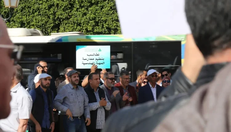 مهندسو القطاع العام يحتجون بسبب تأخر رئيس الحكومة في الوفاء بوعده بشأن قانون ينظم المهنة