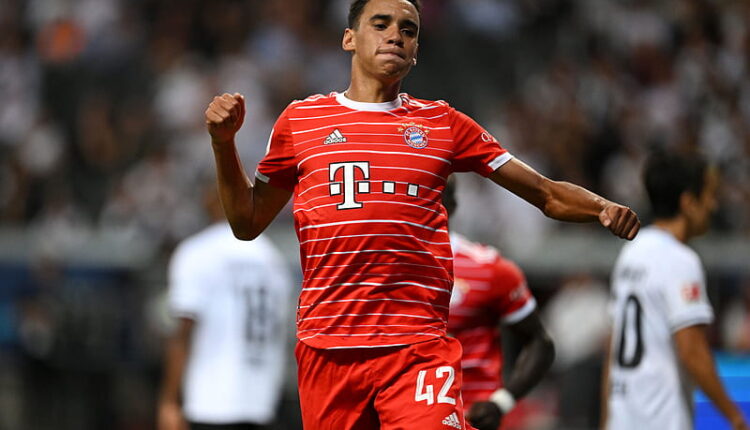 رئيس بايرن ميونخ يرشح جمال موسيالا كأيقونة المستقبل للنادي