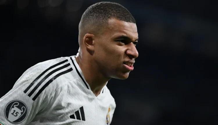 مبابي يتفوق على رونالدو ونيستلروي