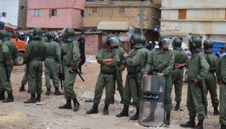 شاجنة تابعة للقوات المساعدة تنقلب مخلفتا 12 إصابة