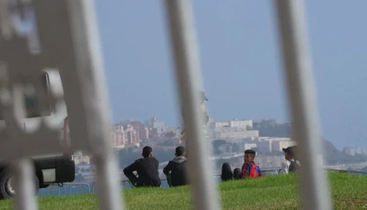 وزير الداخلية الإسباني يشيد بالدور المغربي في محاربة الهجرة الغير الشرعية