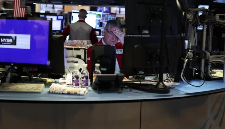 بورصة وول ستريت تهوي بنحو 6 بالمئة