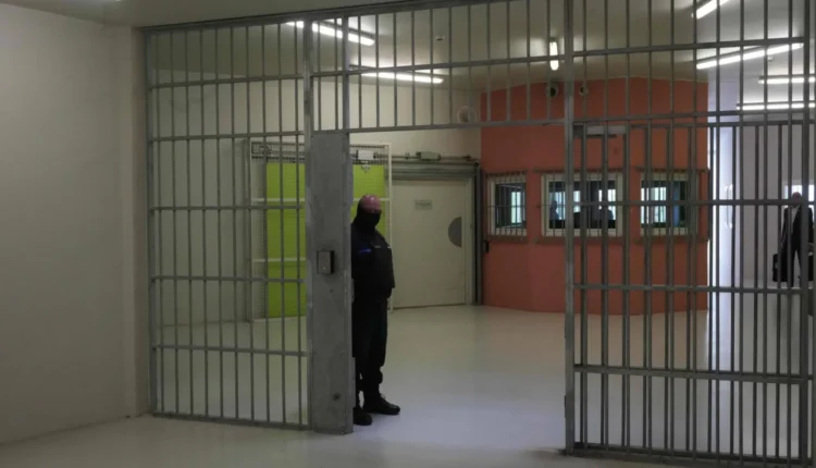 القضاء الفرنسي يسمح للسجناء بالترفيه