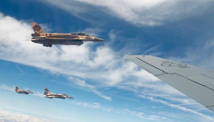 طائرة أمريكية تزود طائرة مغربية بالوقود خلال مناورات الأسد الإفريقي