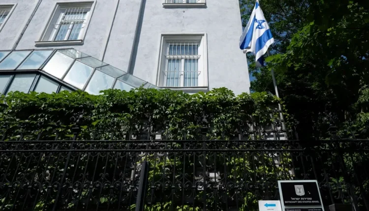 إسرائيل تغلق سفاراتها عبر العالم وتدعو مواطنيها إلى الحذر بعد هجمات على إيران