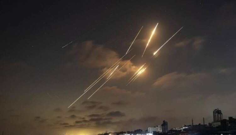 إيران تطلق هجومًا صاروخيًا واسع النطاق على إسرائيل