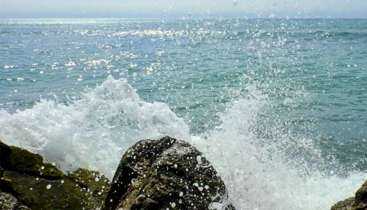 طنجة : شاب يلقى حتفه غرقًا بشاطئ الغندوري