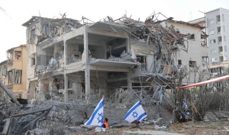 تقارير إعلامية أمريكية: إصابات في مجمع وزارة الجيش الإسرائيلي بعد هجوم صاروخي إيراني