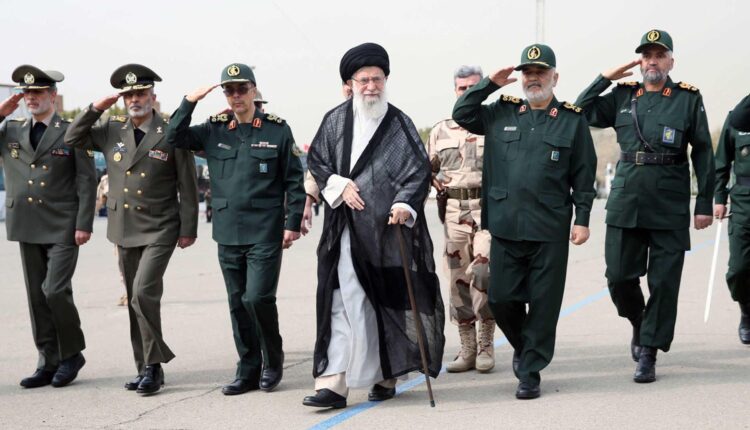 التلفزيون الإيراني : مقتل كبار الضباط الإيرانيين في هجوم إسرائيلي على طهران