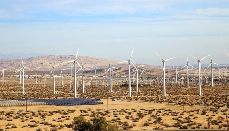 المغرب يُسرع وتيرة التحول الطاقي باستثمارات إماراتية ضخمة في طاقة الرياح بالصحراء