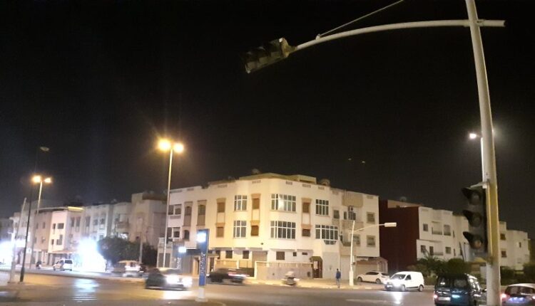 تدهور تنظيم المرور في أكادير بسبب أعمدة الإشارات المعطلة وتزايد الازدحام