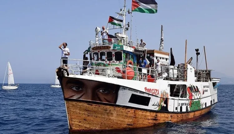 سفينة "حنظلة" تبحر نحو غزة في مهمة إنسانية جديدة لتحدي الحصار الإسرائيلي