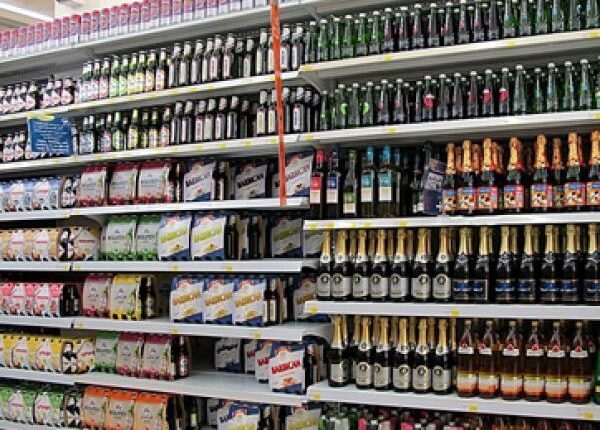 إغلاق محلات بيع الخمور في دار بوعزة