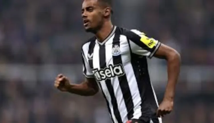 نيوكاسل يدفع ليفربول للتعاقد مع إيزاك