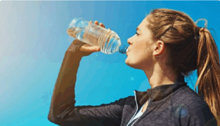 دراسة تحذر: قلة شرب الماء تزيد استجابة الجسم للضغط النفسي بنسبة 50%