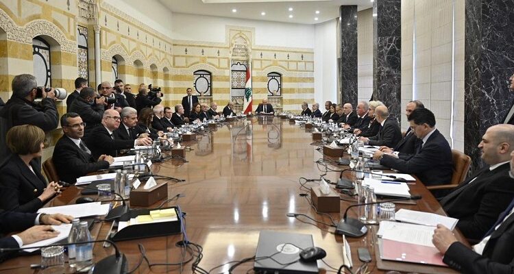 انسحاب وزراء "حزب الله" و"أمل" يعطّل جلسة الحكومة اللبنانية وسؤال عن مصير ملف حصر السلاح؟