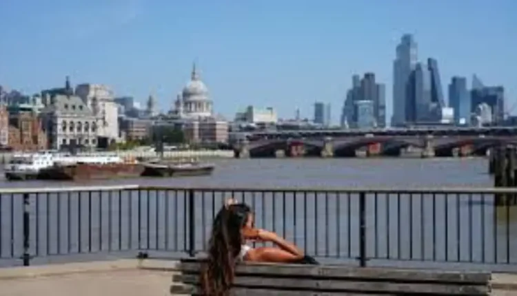 بريطانيا تسجل أشد فصل صيف حرارة في تاريخها وتحذيرات من تكرار الظاهرة