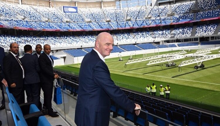 رئيس الاتحاد الدولي لكرة القدم جياني إنفانتينو يزور الملعب الكبير لطنجة