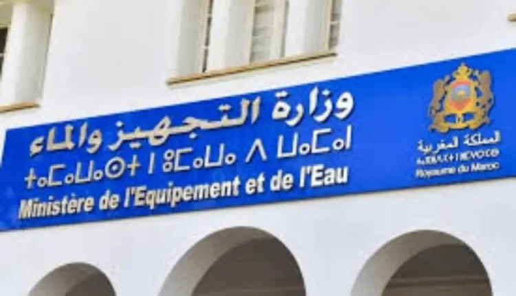 وزارة التجهيز والماء تعتمد نظاماً رقمياً لمكافحة الموظفين الأشباح وتعزيز الانضباط الإداري