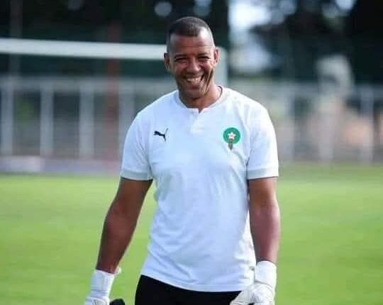 عبد الإله باكي: صانع أمان الأسود ومستودع الأسرار في رحلة التألق العالمي